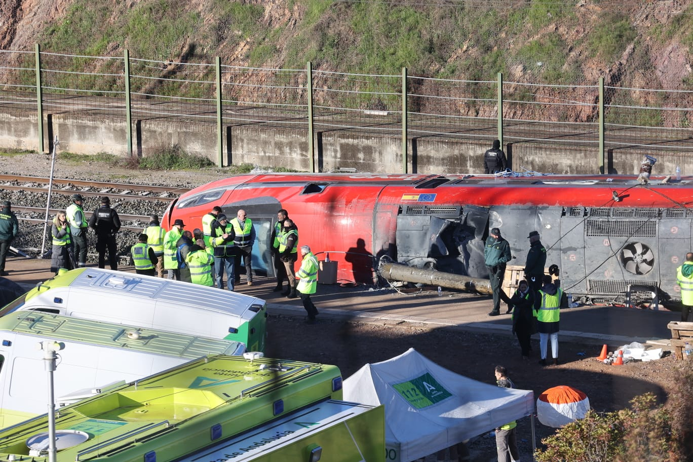 Tragedia ferroviaria en España: al menos 39 muertos y más de 150 heridos