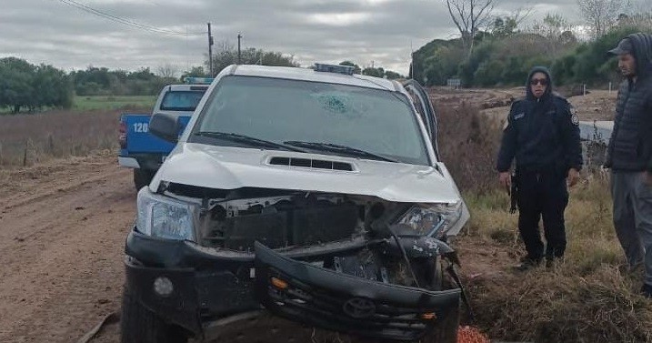 accidn.jpg Camioneta despistó y chocó contra la banquina: el conductor sufrió fracturas en dos costillas