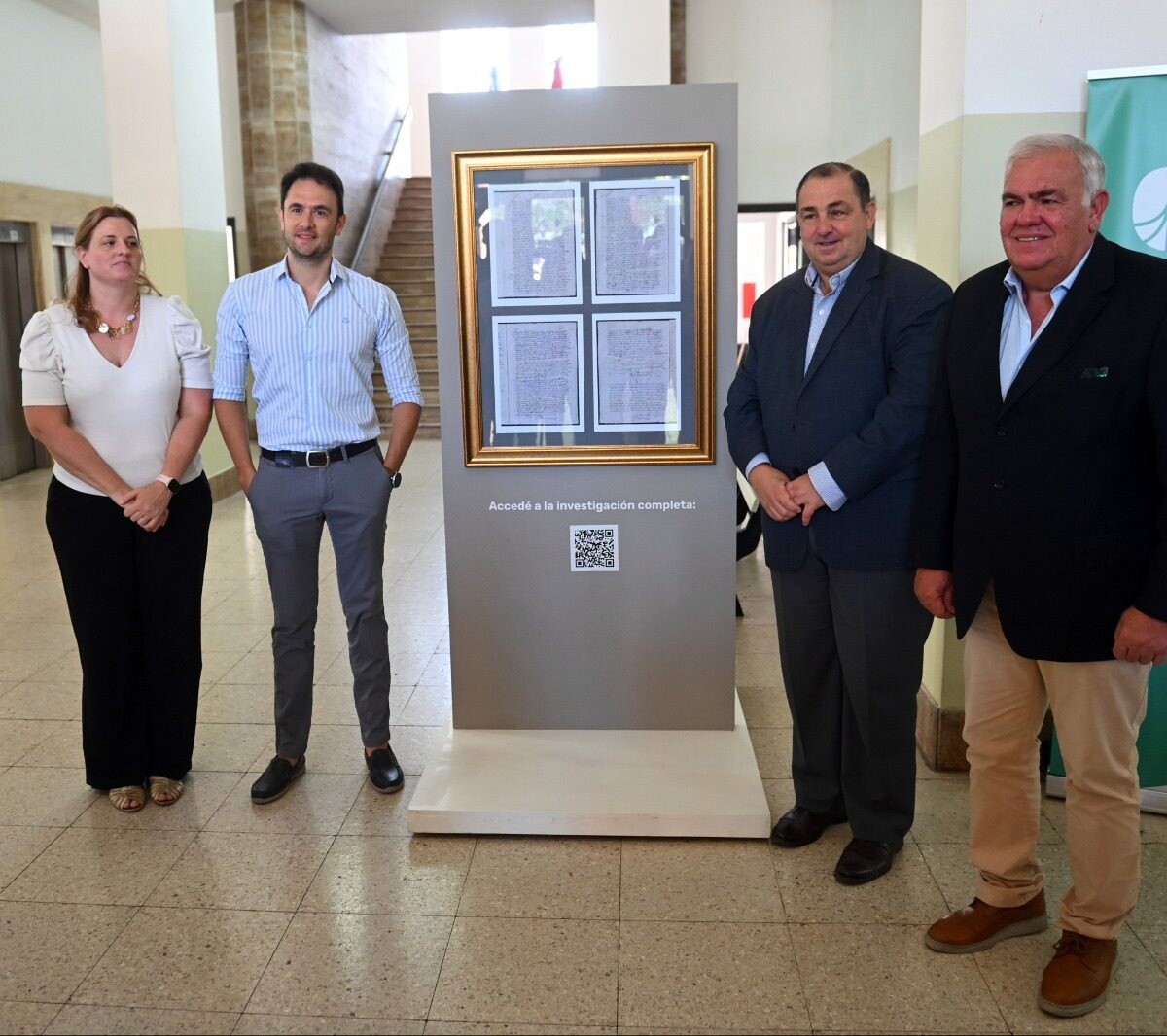 El acta completa de la fundación de Santa Fe se exhibe en el Hall de la Municipalidad