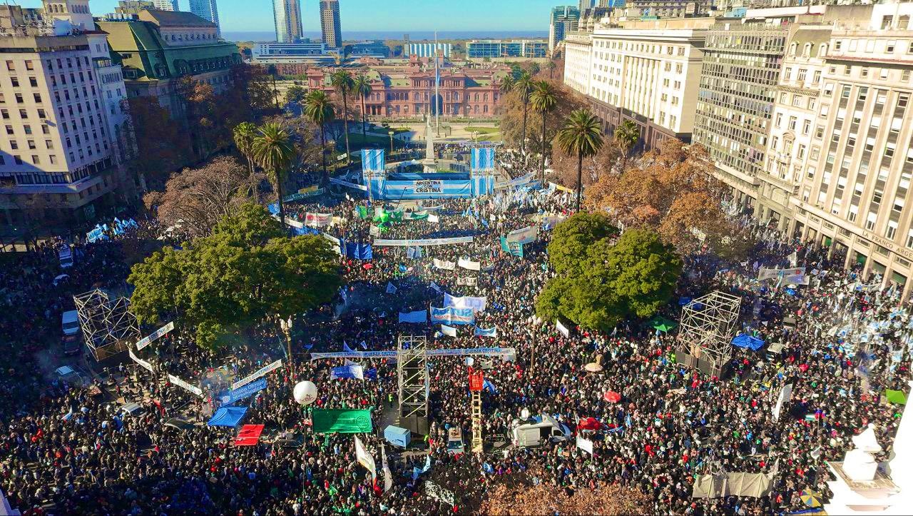 Cristina Kirchner llama a la militancia peronista a organizarse y reafirma: «Vamos a volver»