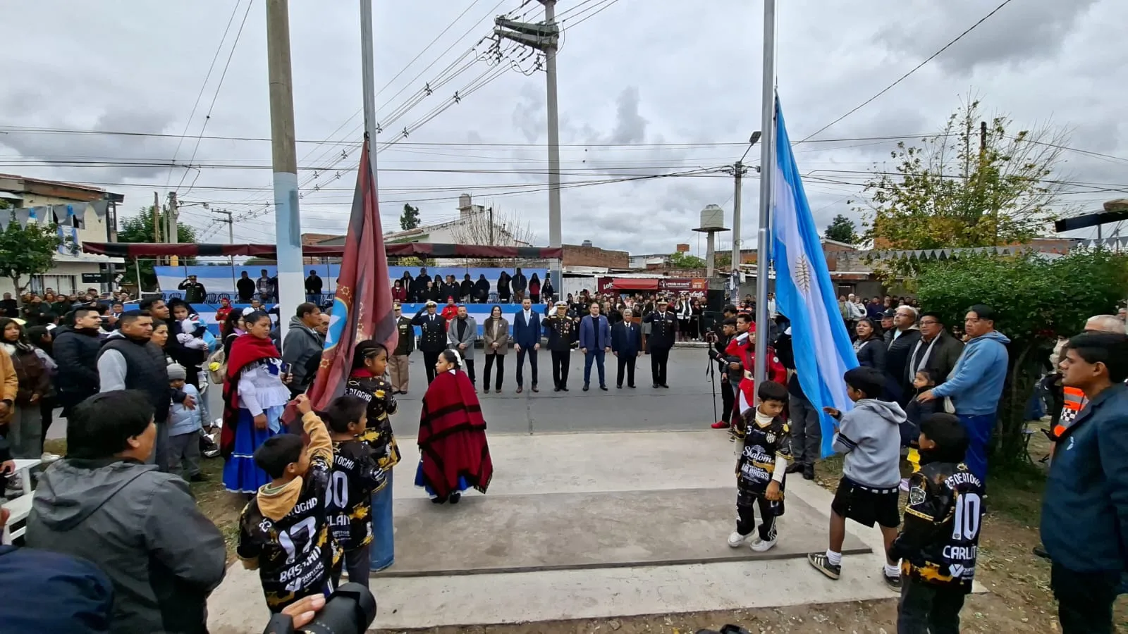 acto-y-desfile-25-de-mayo-a (1).webp
