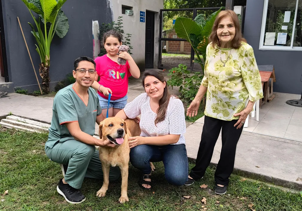 adopcion-perro-geronte-y-ciego-5-1024x717.webp Lograron dar en adopción a un perro de 13 años de edad y ciego