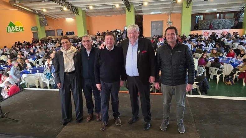 alberto-weretilneck-andrea-confini-facundo-lopez-juan-pablo-muena-walter-cortes.jpg alberto-weretilneck-andrea-confini-facundo-lopez-juan-pablo-muena-walter-cortes.jpg