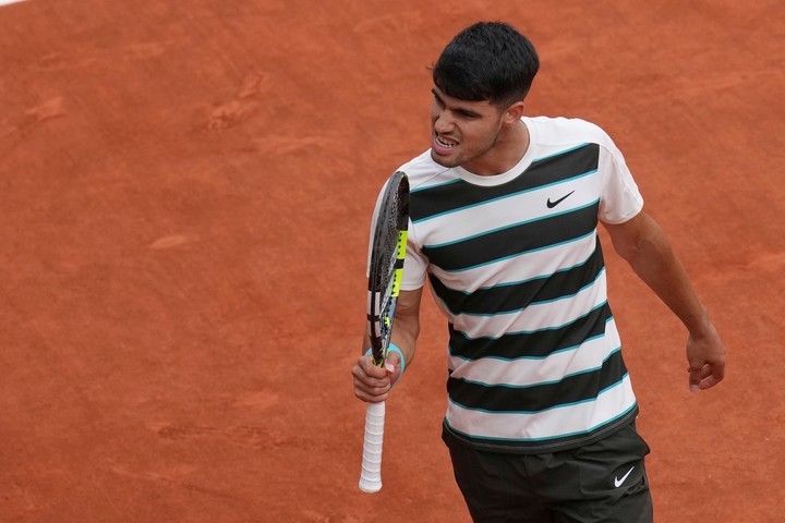 Alcaraz limpió a Shelton y está en cuartos de París. Hoy, Djokovic y Sinner