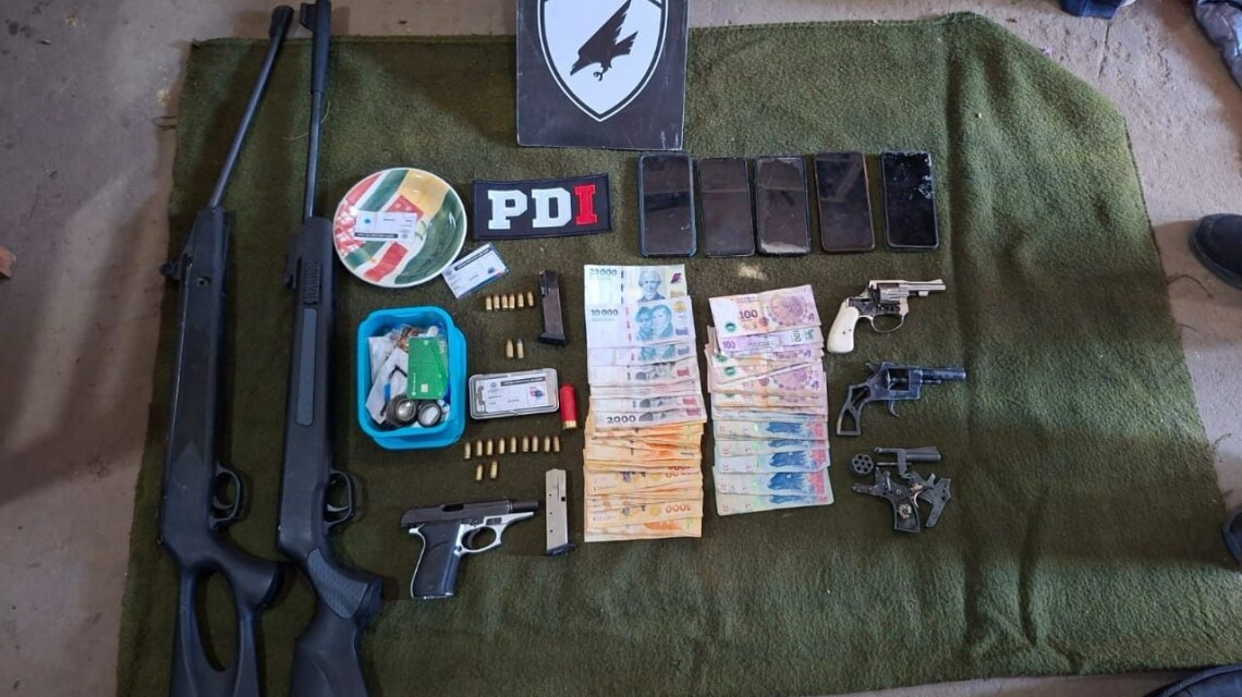 La PDI realizó cinco allanamientos por microtráfico y detuvo a dos hombres en Santo Tomé y Laguna Paiva