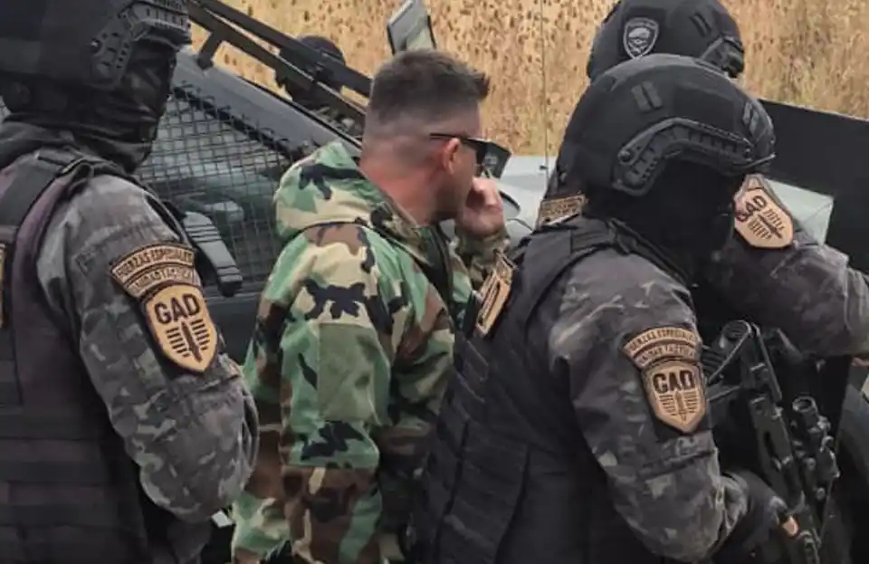 Allanamientos en Tandil por amenazas agravadas: secuestraron municiones, drogas y una moto con pedido activo