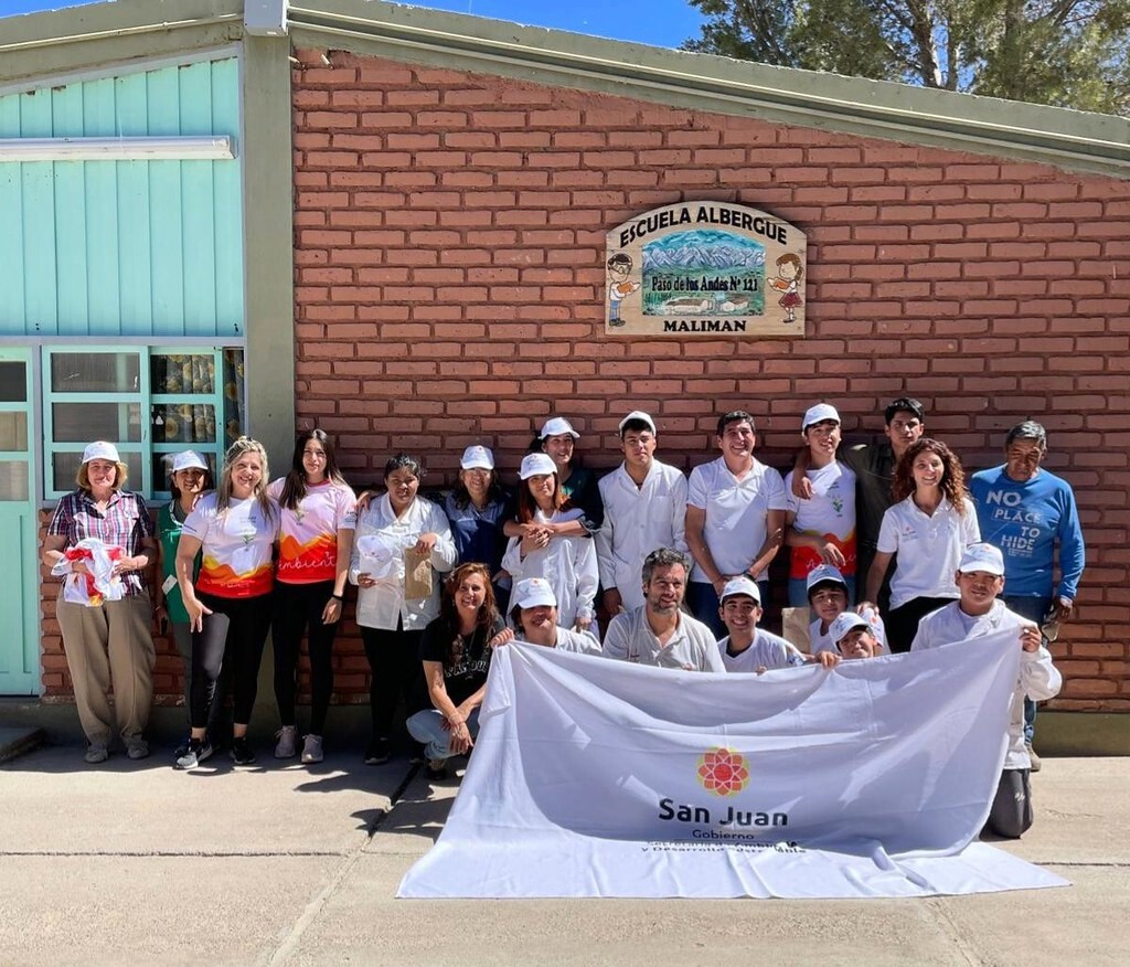 Ambiente impulsa proyectos educativos en la Escuela Paso de los Andes en Iglesia