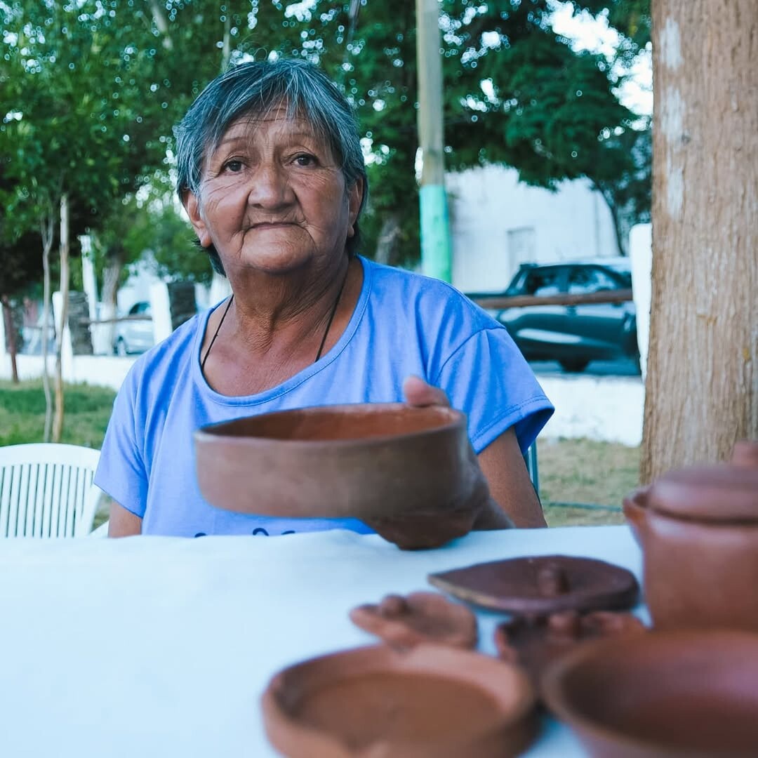 A lo largo de 2024 los talleres de cerámica ancestral rescataron y pusieron en valor las técnicas ancestrales de modelado de arcilla de la cultura Angualasto en Iglesia.