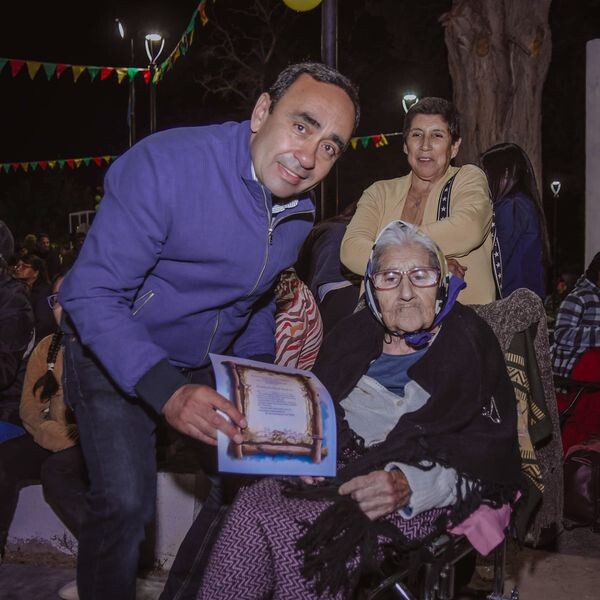 El intendente de Iglesia,Jorge Espejo acompañado por los los vecinos  juntos celebraron los primeros 271 años de Tudcum