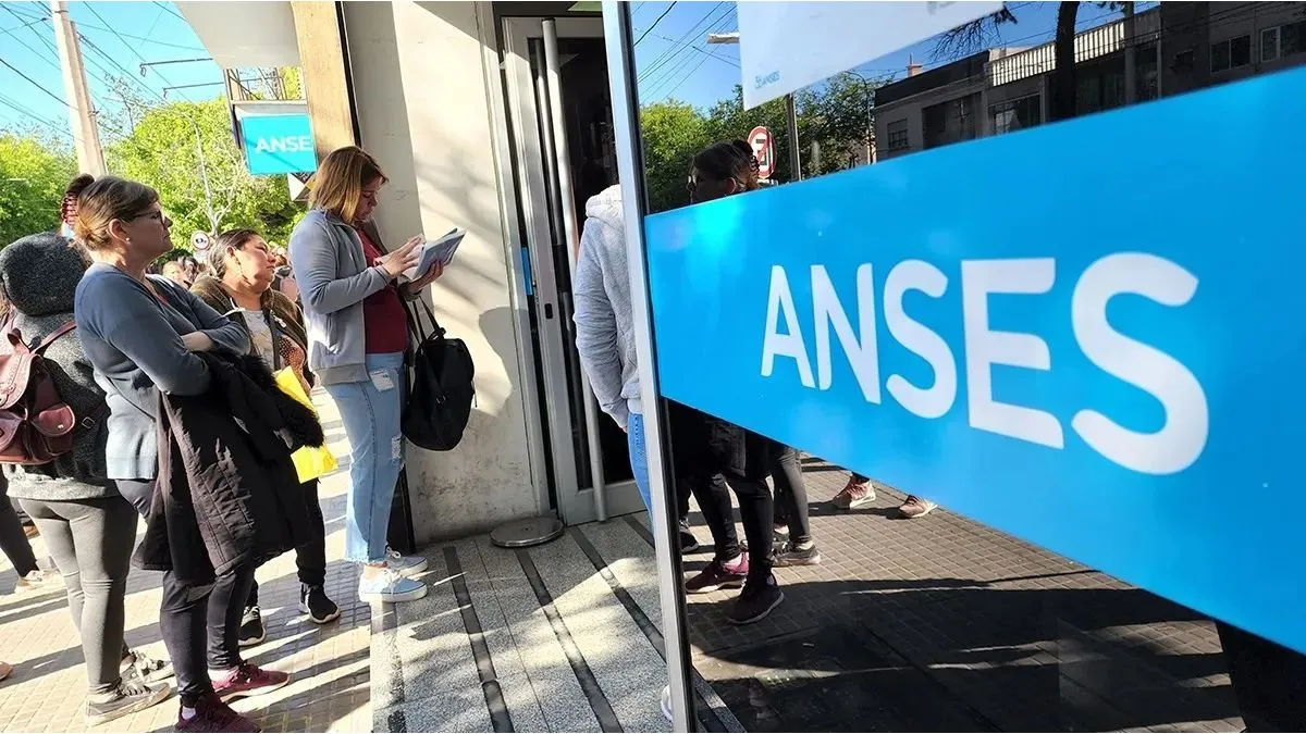 Aumentaron las jubilaciones y oficializaron el pago del bono en junio