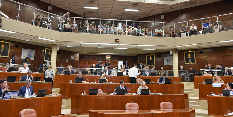 Con el objetivo de optimizar el proceso donación- trasplante de córneas en los Hospitales Dr. César Aguilar de Caucete y Dr. Marcial Quiroga de Rivadavia, la Cámara de Diputados aprobó dos proyectos de Ley que establecen el compromiso de Gestión del Plan Nacional de Resolución de la Lista de Espera para Trasplante de Córneas.