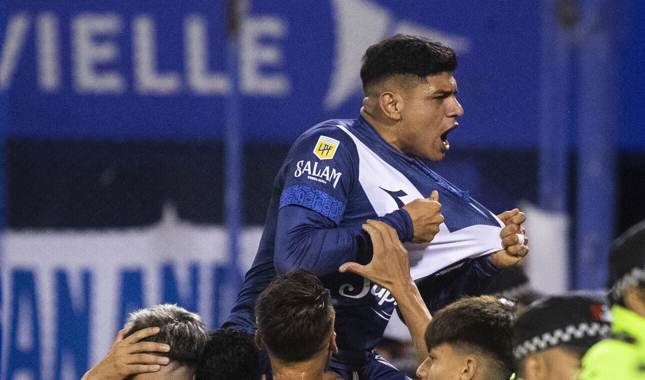 Vélez superó a Tigre y quedó sólo en la punta