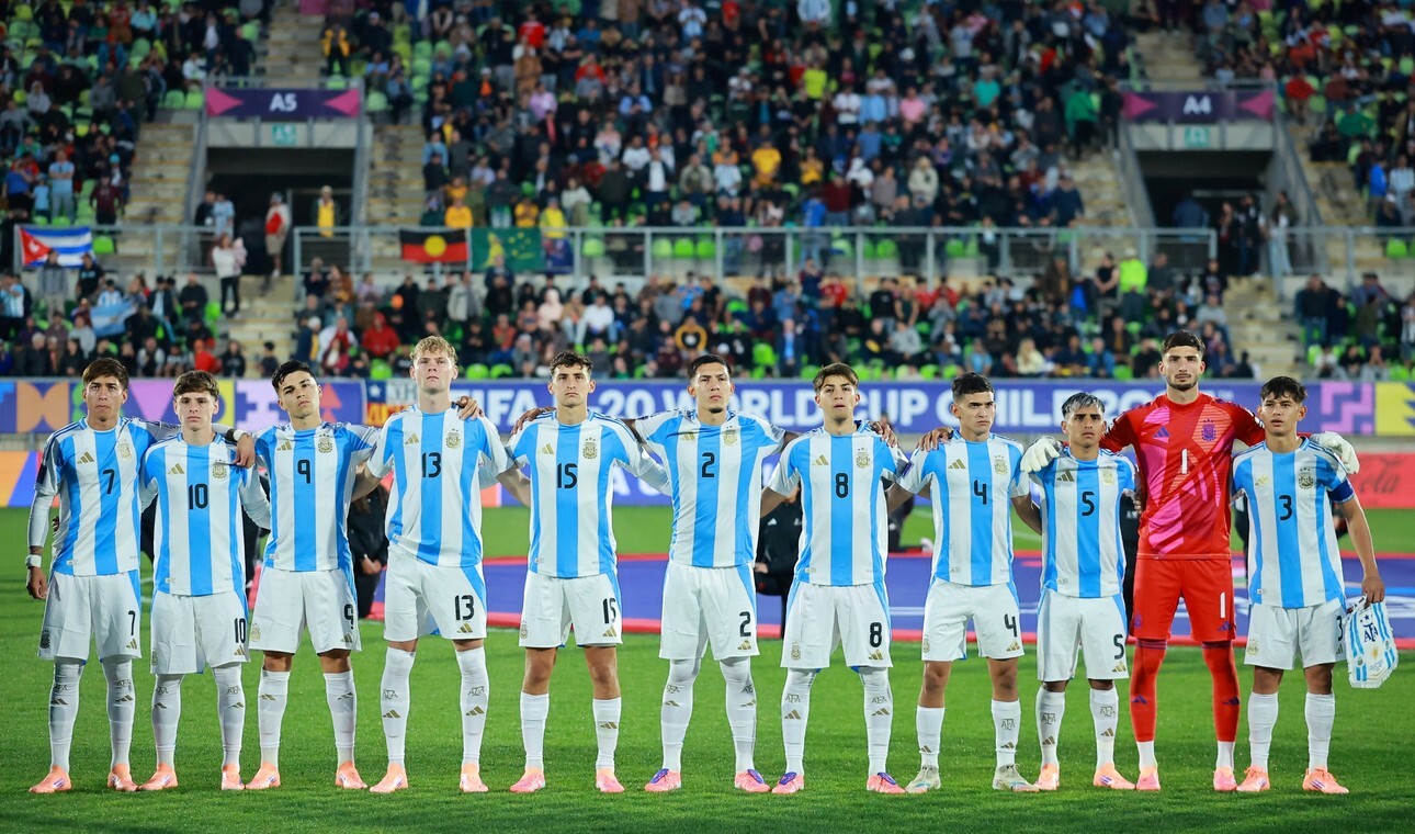 Argentina, ya clasificada, defiende la punta del grupo ante Italia