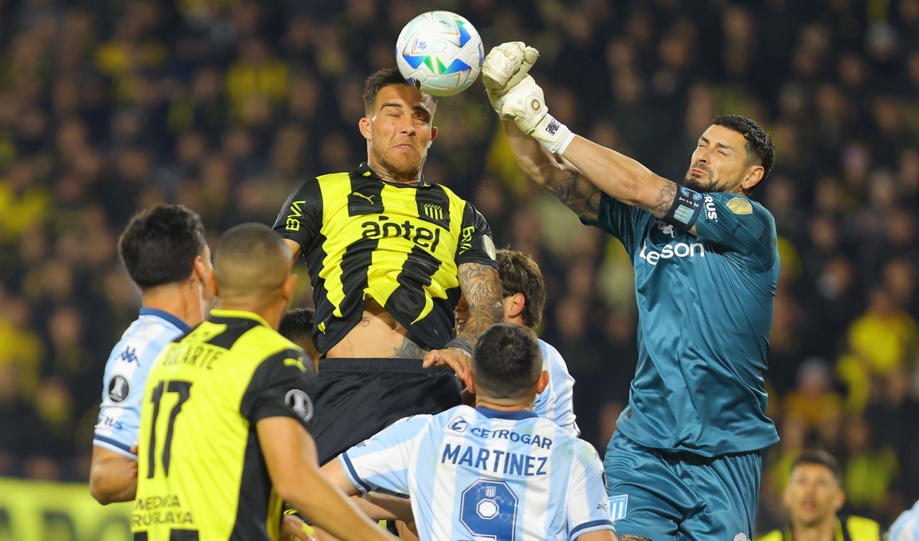 Racing cayó ante Peñarol y se juega todo en Avellaneda