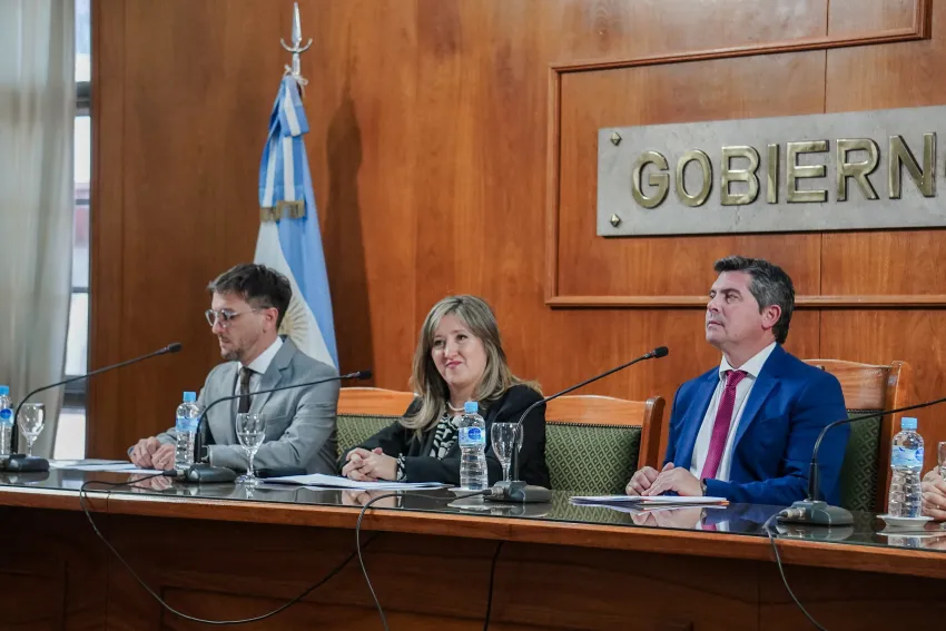 El gobierno de San Juan en conjunto con la Universidad Nacional de San Juan (UNSJ) y la Universidad Católica de Cuyo (UCCuyo) presentaron el proyecto de formación activa «Aulas Híbridas»