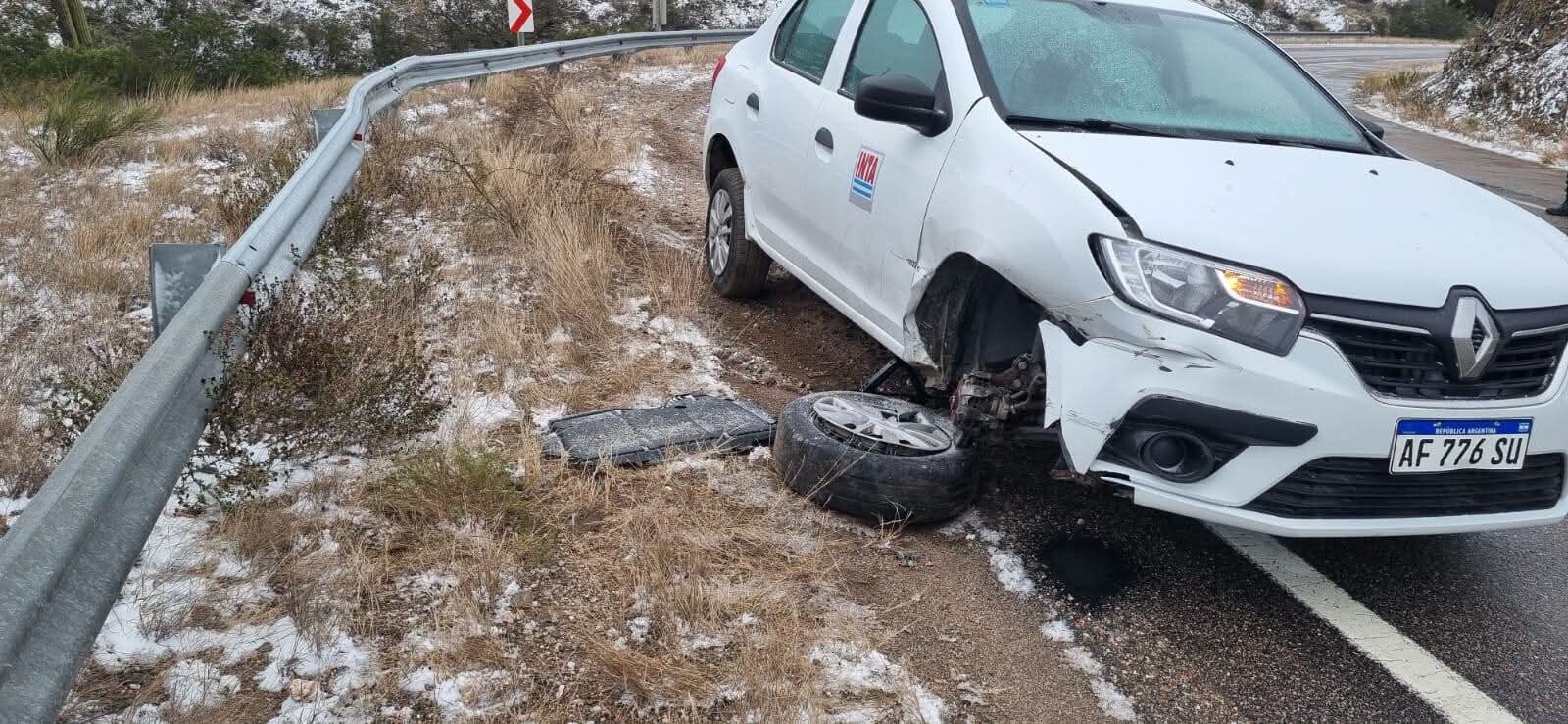 Despiste en La Cébila: la presencia de hielo en la calzada provocó un siniestro vial