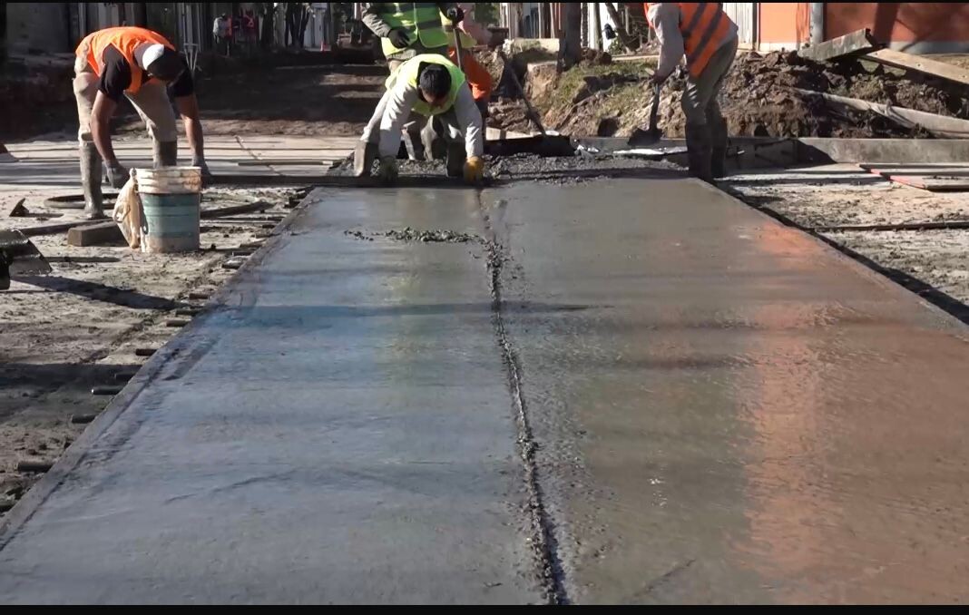 VILLA ALTABE: SE EJECUTAN 20 CUADRAS DE PAVIMENTO CON OBRAS DE DESAGÜES E ILUMINACIÓN