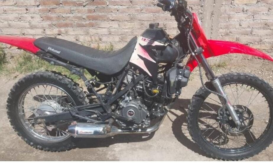 b208ccc6-51ab-4cc5-ae47-5472e64e5a0f.jpg Operativos de Seguridad: Secuestro de Motos y Cuatriciclos en Talleres de Albardón