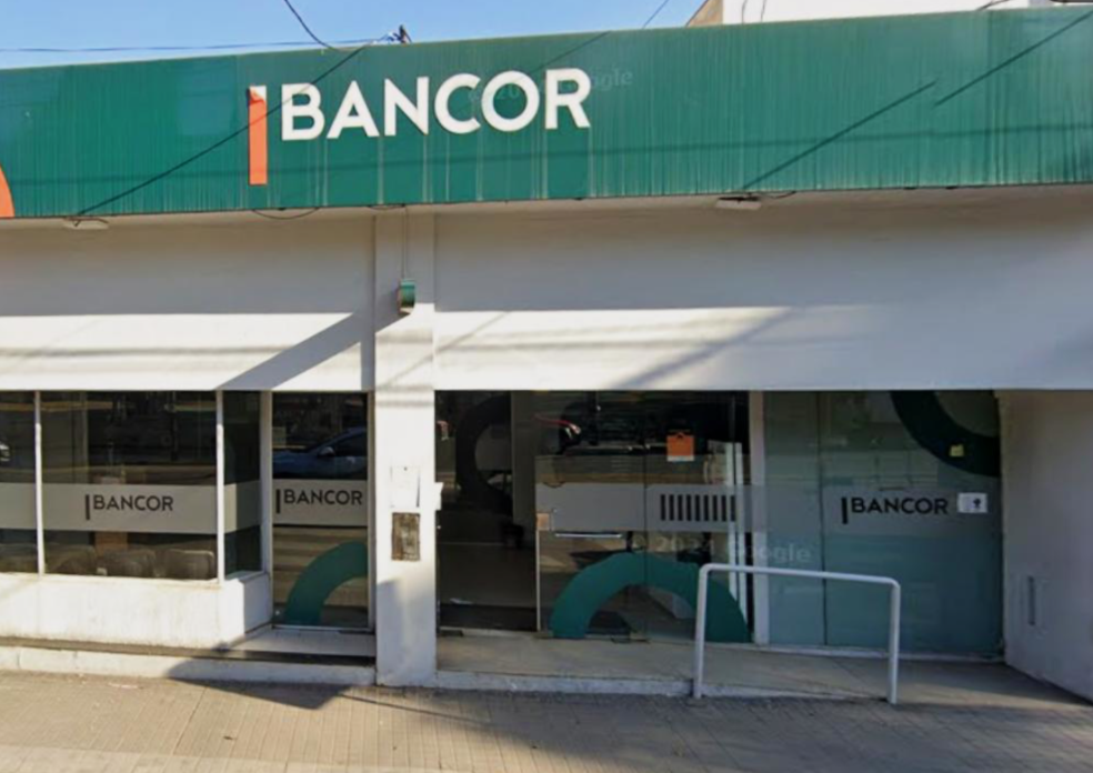 Unquillo: Masiva junta de firmas contra cierre de la sucursal de Bancor