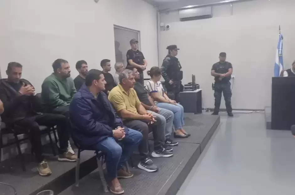 BANDA DE USURPADORES Y ESTAFADORES