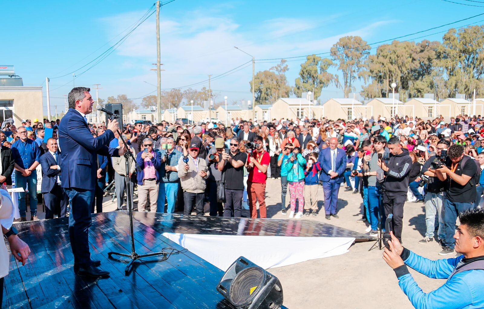 CAUCETE: el Gobernador Orrego junto a su Intendente Rosas entregaron el B° El Algarrobo