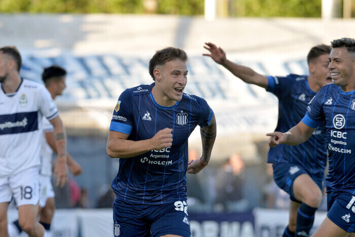 Talleres ganó en La Plata. Se subió a la punta y a la ilusión del campeonato