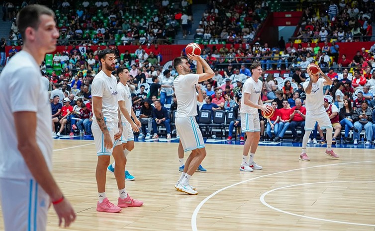 Por la humedad se suspendió la jornada en Panamá. Juegan hoy