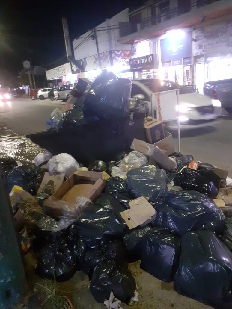 basura en Villa Gesell conflicto Santa Elenajpeg.jpeg Pilas de basura en las calles de Gesell por un conflicto gremial en la empresa concesionaria