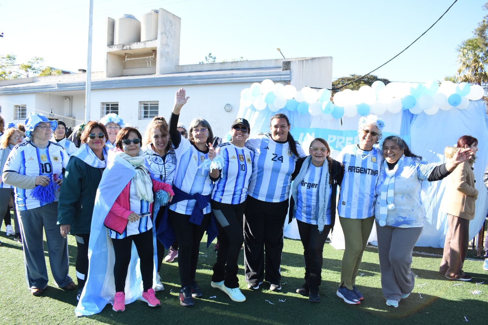 PREVIA ALBICELESTE: ADULTOS MAYORES VIVEN UNA JORNADA DE DEPORTE Y RECREACIÓN EN EL POLIDEPORTIVO JAIME ZAPATA