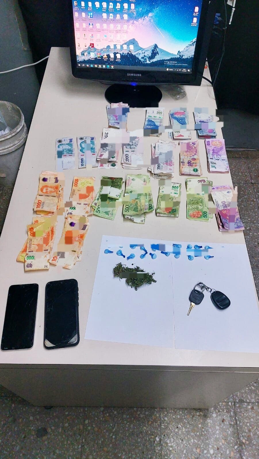 Roldán: dos jóvenes fueron arrestados con envoltorios de marihuana y dinero en efectivo