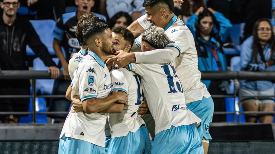 Racing pegó justo a tiempo y venció a Belgrano en Córdoba.