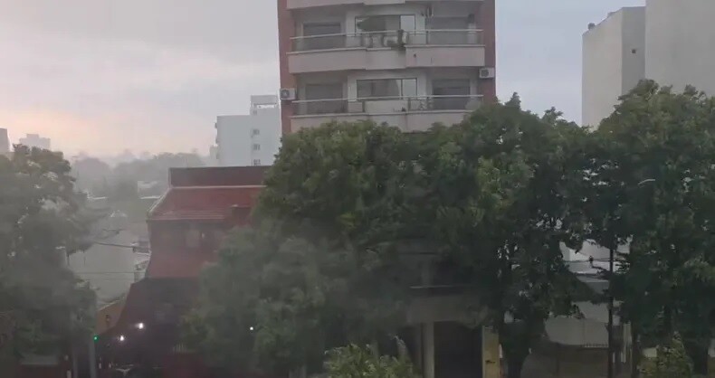 b.jpg Los impactantes imágenes del diluvio en playas y ciudades de la provincia de Buenos Aires