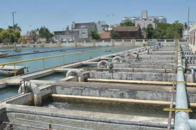 Sin agua: reemplazan una bomba clave en la planta potabilizadora