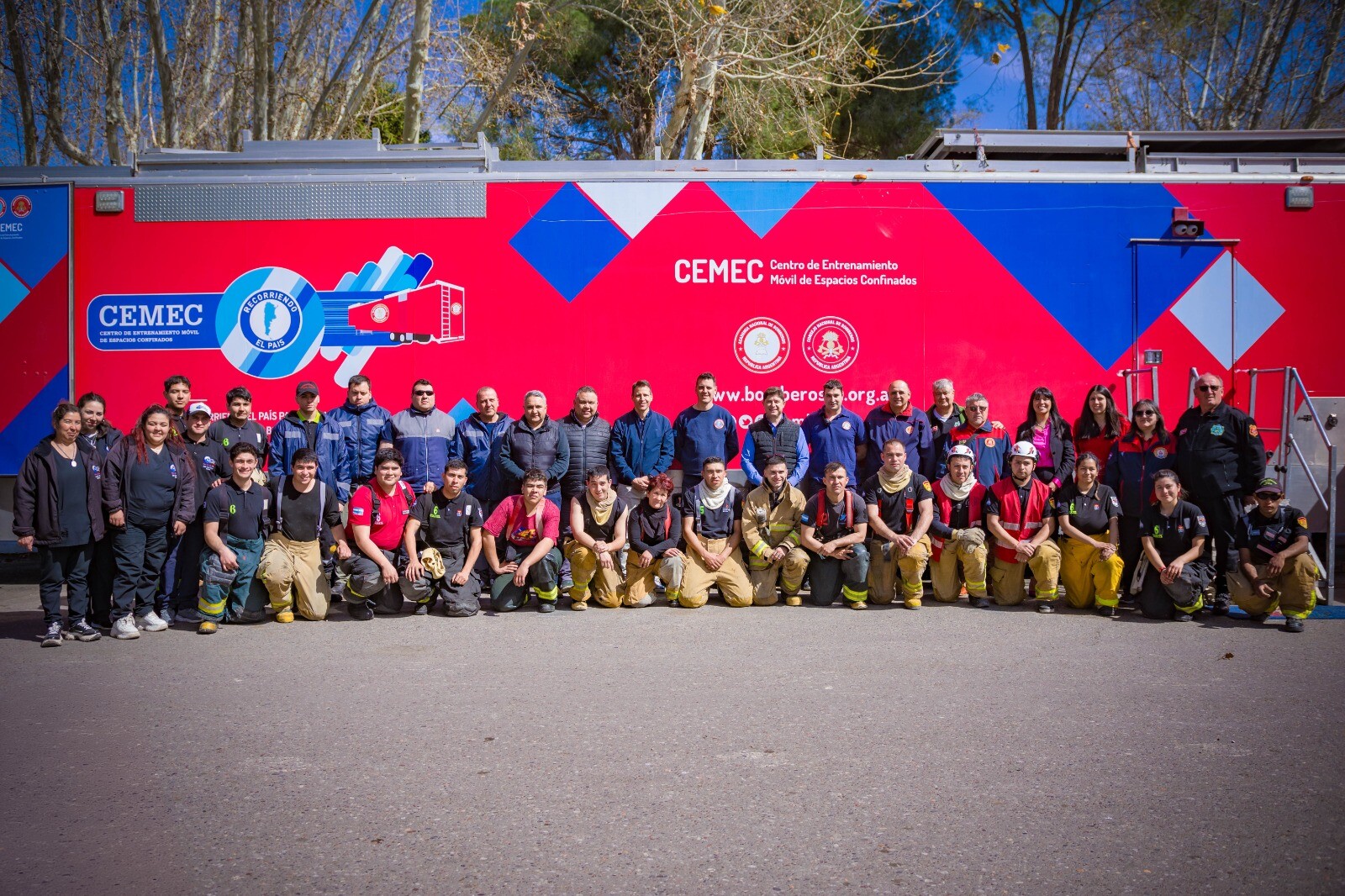 El intendente de la Ciudad de Santa Lucia,Juan Jose Orrego, participio de los entrenamientos de Bomberos