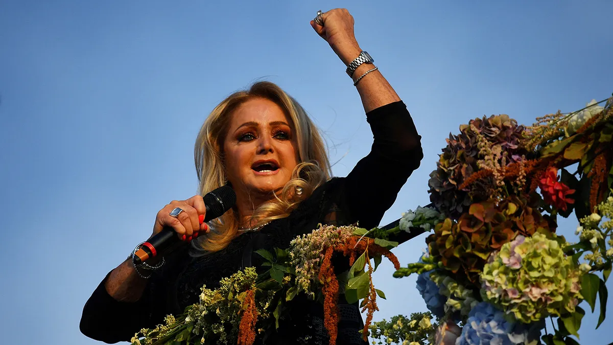 Murió Bonnie Tyler: la historia de la voz más famosa del pop que cambió por un accidente.