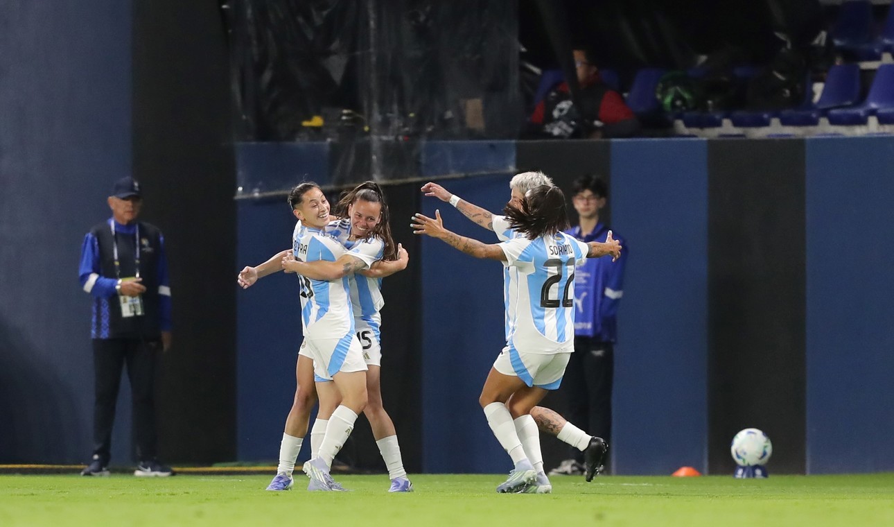 Argentina le ganó a Ecuador, pasó con puntaje ideal y espera rival en semi