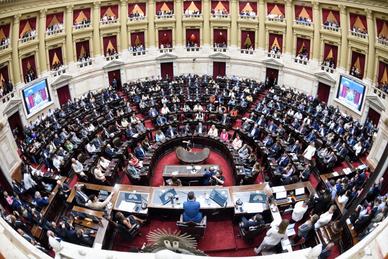 bsesion041224.jpeg 127 diputados en juego: mapa completo de provincias y cuánto arriesgan el peronismo, PRO y Milei