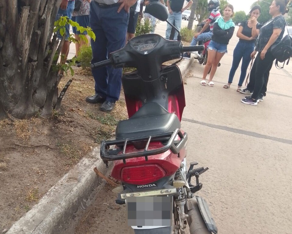 En Villa Ocampo, un hombre de 41 años de edad, pierde el control de la moto, al caer golpea su cráneo en el pavimento, está grave internado en Avellaneda.