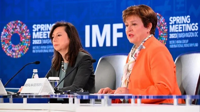 c.jpg El FMI confirmó que está «colaborando estrechamente» con el Gobierno para «reconstruir las reservas»