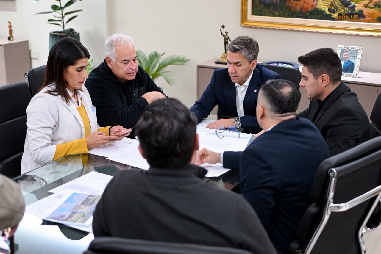 EL GOBERNADOR ZDERO ANUNCIÓ LA CONSTRUCCIÓN DE NUEVOS CONSULTORIOS EXTERNOS EN EL HOSPITAL PERRANDO