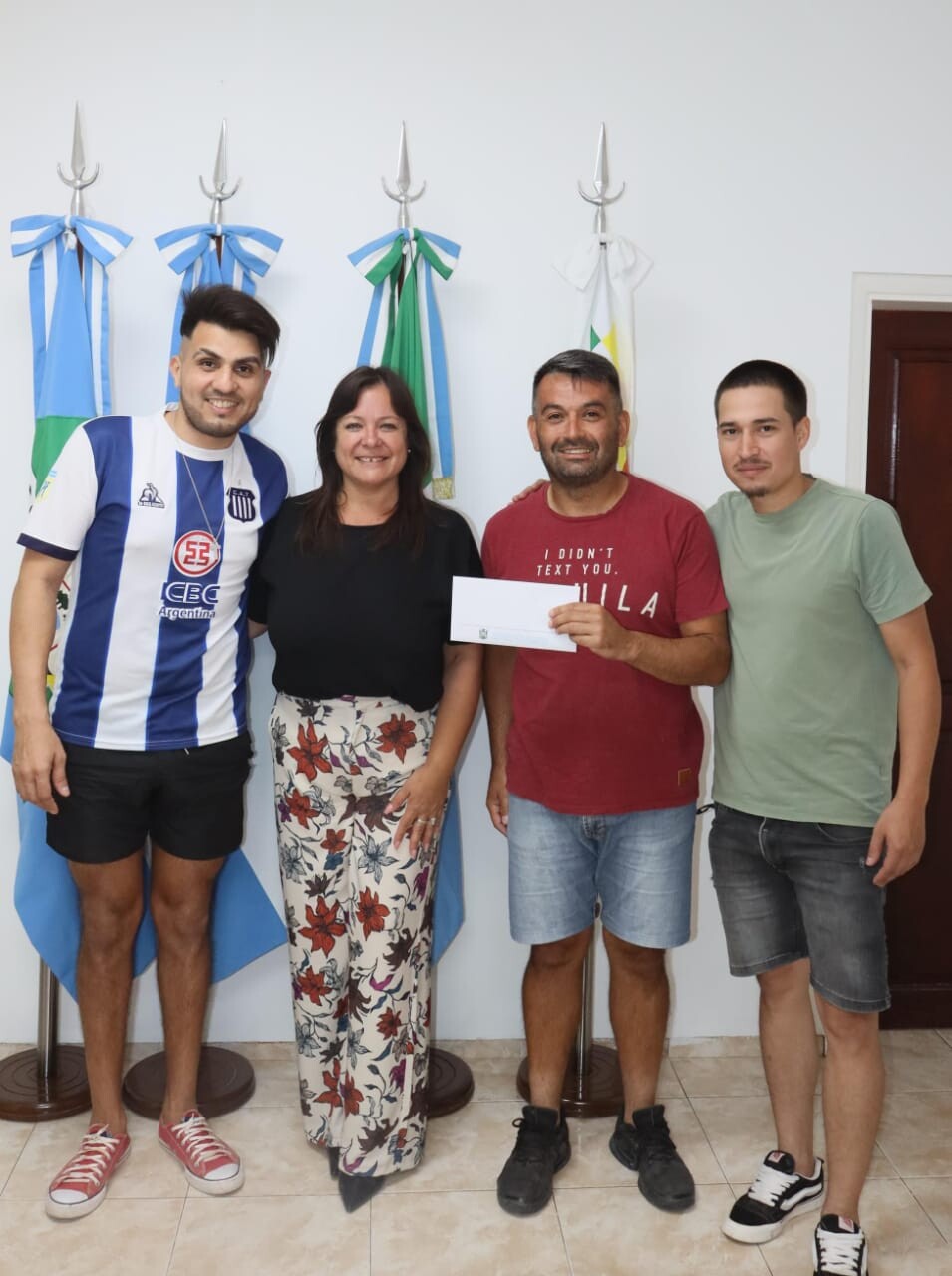 TRES ISLETAS: APORTE ECONÓMICO PARA ACTIVIDADES DEPORTIVAS Y VISITA PLACENTERA