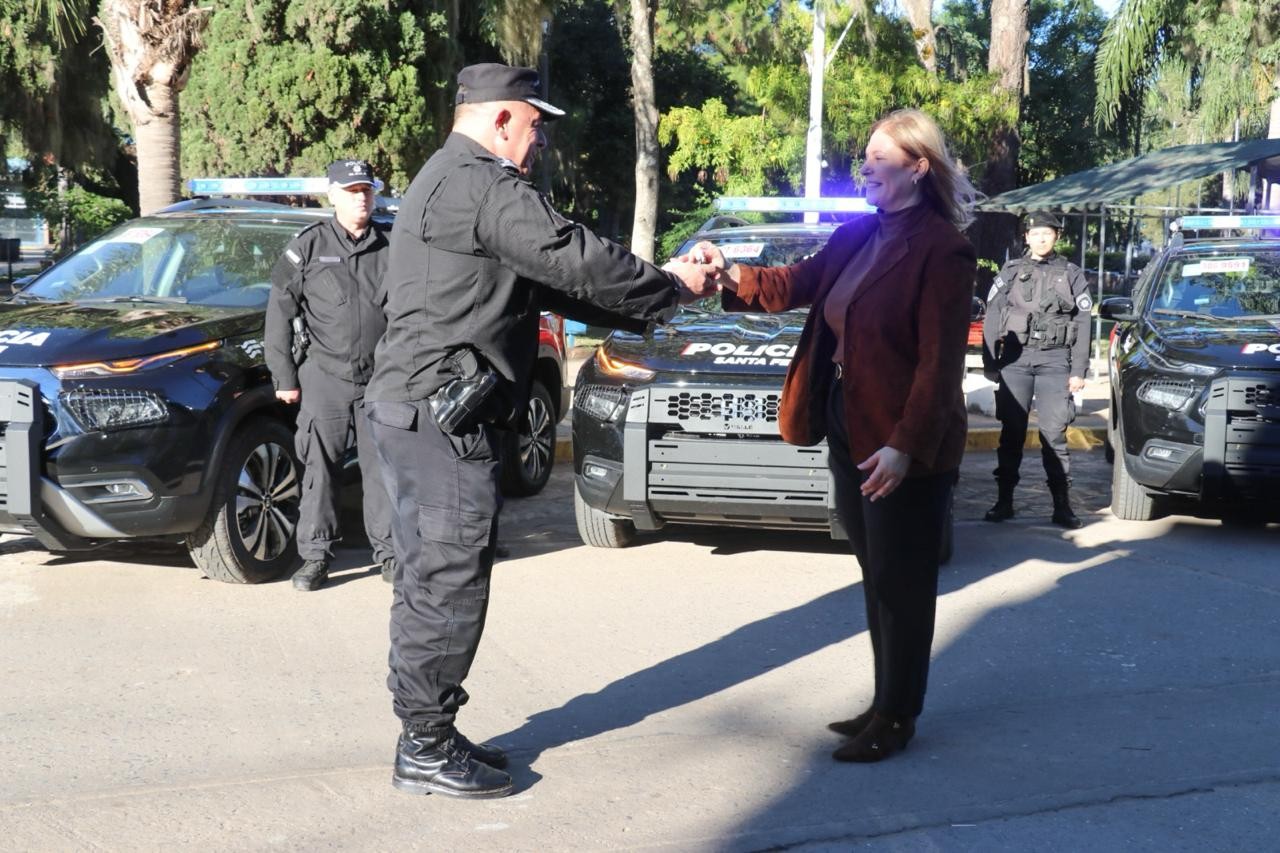 Entregaron cuatro camionetas 0Km a la Policía del departamento San Jerónimo