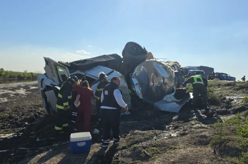 Falleció el conductor de un camión tras volcar en la ruta 98