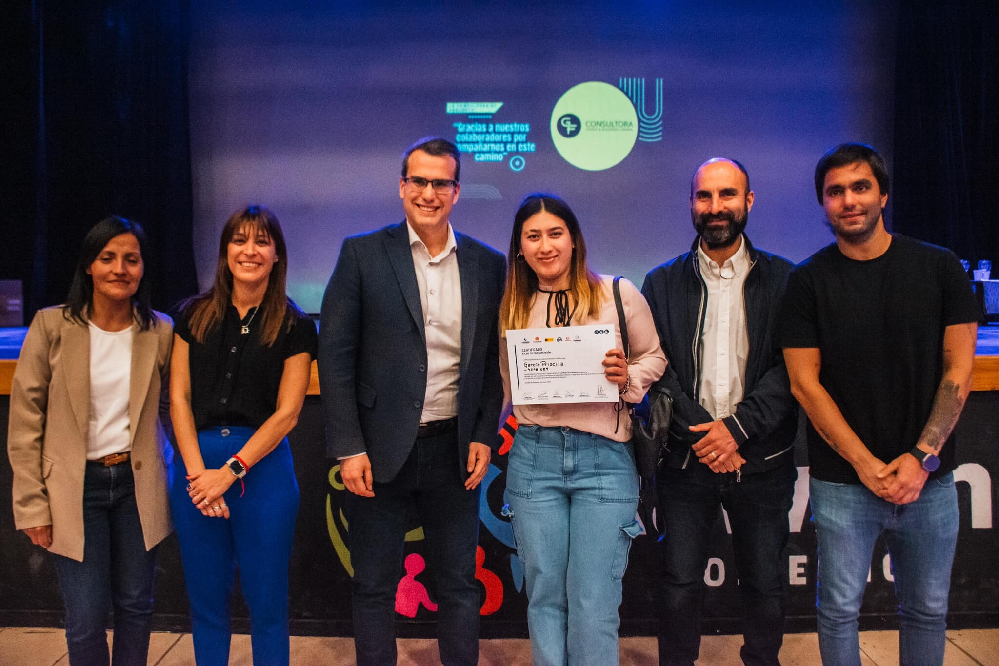 El municipio de Rawson  llevó a cabo la capacitación «La Mujer en la Minería e Industria», a través de GF consultora, reuniendo a mujeres del departamento  en el teatro Oscar Kummel.