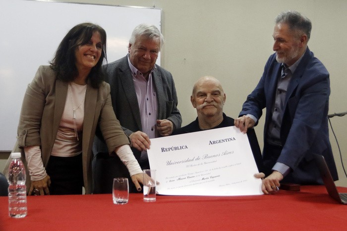 Martín Caparrós fue nombrado Doctor Honoris Causa en la UBA