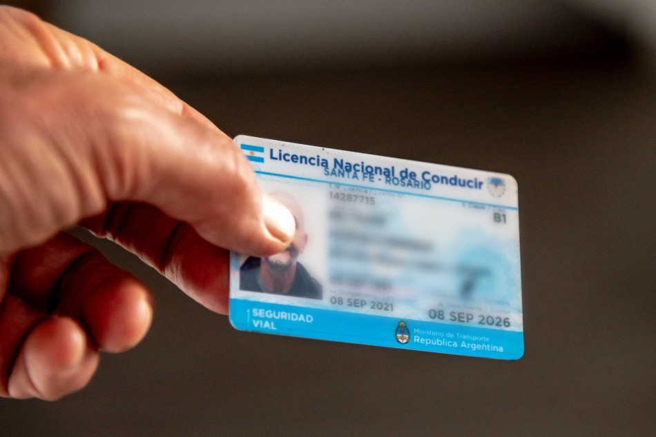 carne conducir.jpg Se redujo hasta un 40% el costo del carnet de conducir para los mayores de 65 años