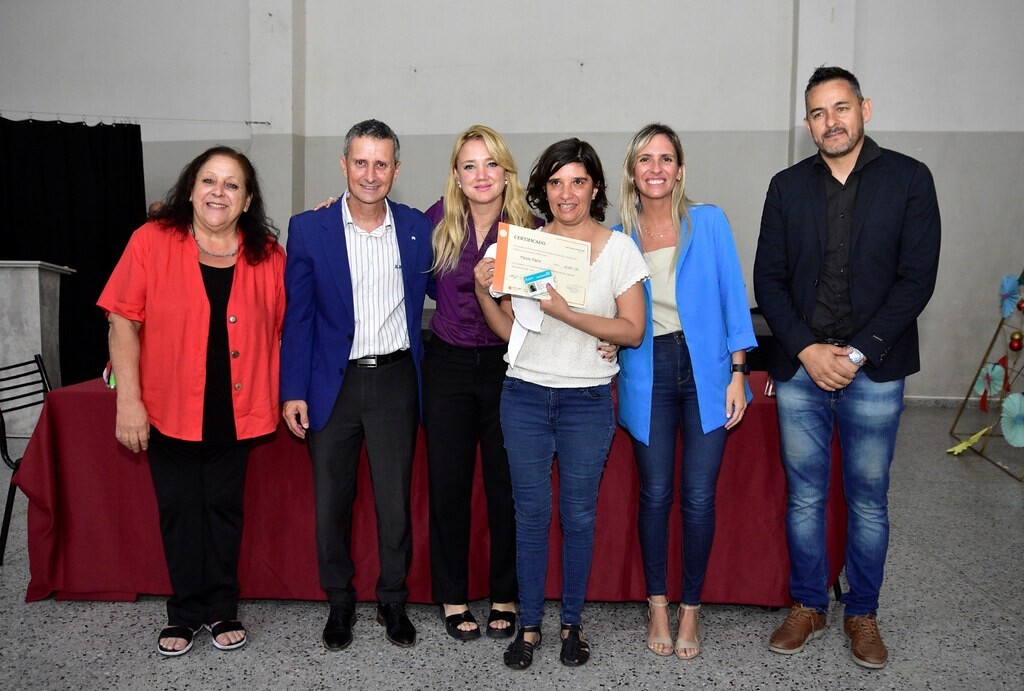 Entregaron certificados y carnets de manipulación de alimentos para personas con discapacidad