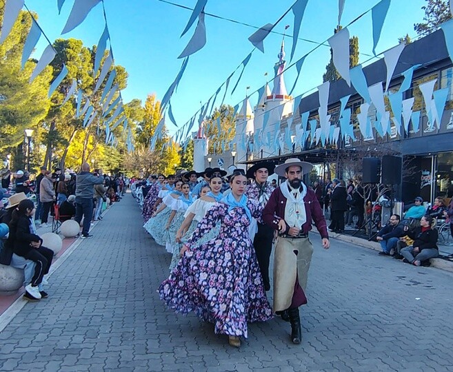 SAN RAFAEL | FESTEJAMOS EL DÍA DE LA ESCARAPELA Y ENSAYAMOS TODOS JUNTOS DE CARA AL PERICÓN DE LA VILLA