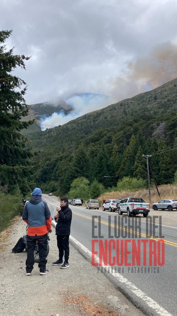 ALARMA; Combaten un incendio en el cerro Ventana