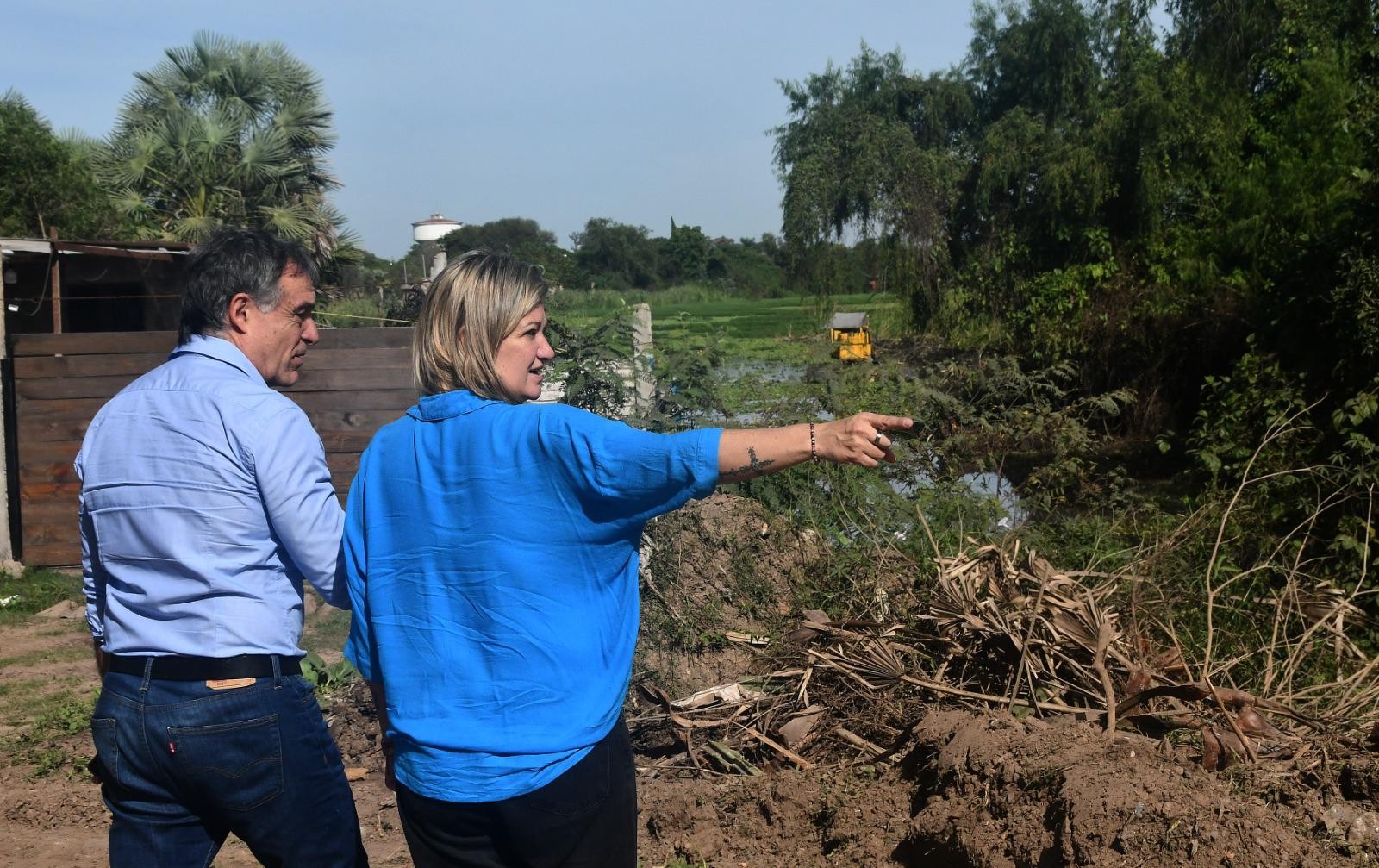 RESISTENCIA: MEIRIÑO CONSTATÓ OBRAS DE RIPIO EN EL BARRIO SAN ANTONIO Y SUPERVISÓ LA LIMPIEZA DE LA LAGUNA EN LA LIGURIA